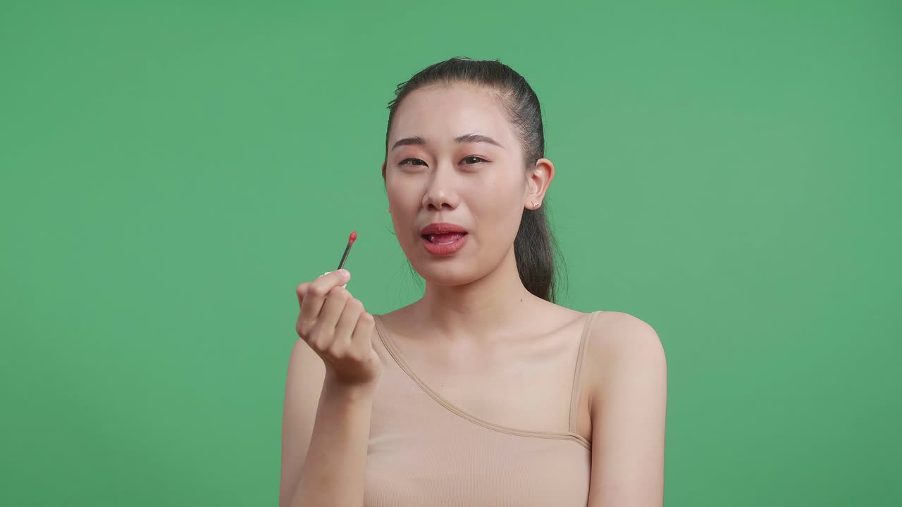 립스틱 을 쓰는 여자