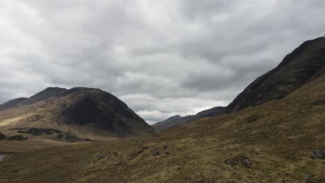 Cinematic-shot-of-rocky-slopes-in-the-middle-of-mountains-in-Scotland