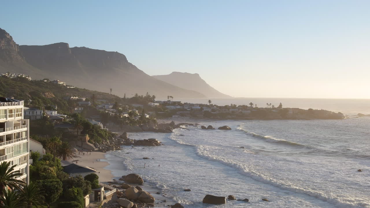 Bostadsområde vid bukten vid Clifton Beach i Kapstaden, Sydafrika