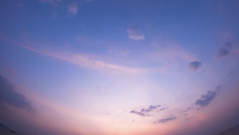 천상의 다채로운 일출, 해가 지는 하늘, 새벽 이동 및 황혼 풍경 배경, 겨울 계절의 구름 풍경의 타임 라프스, 자연 배경, 여행 비디오 벽면에 대한 b- 롤 영상 사용.
