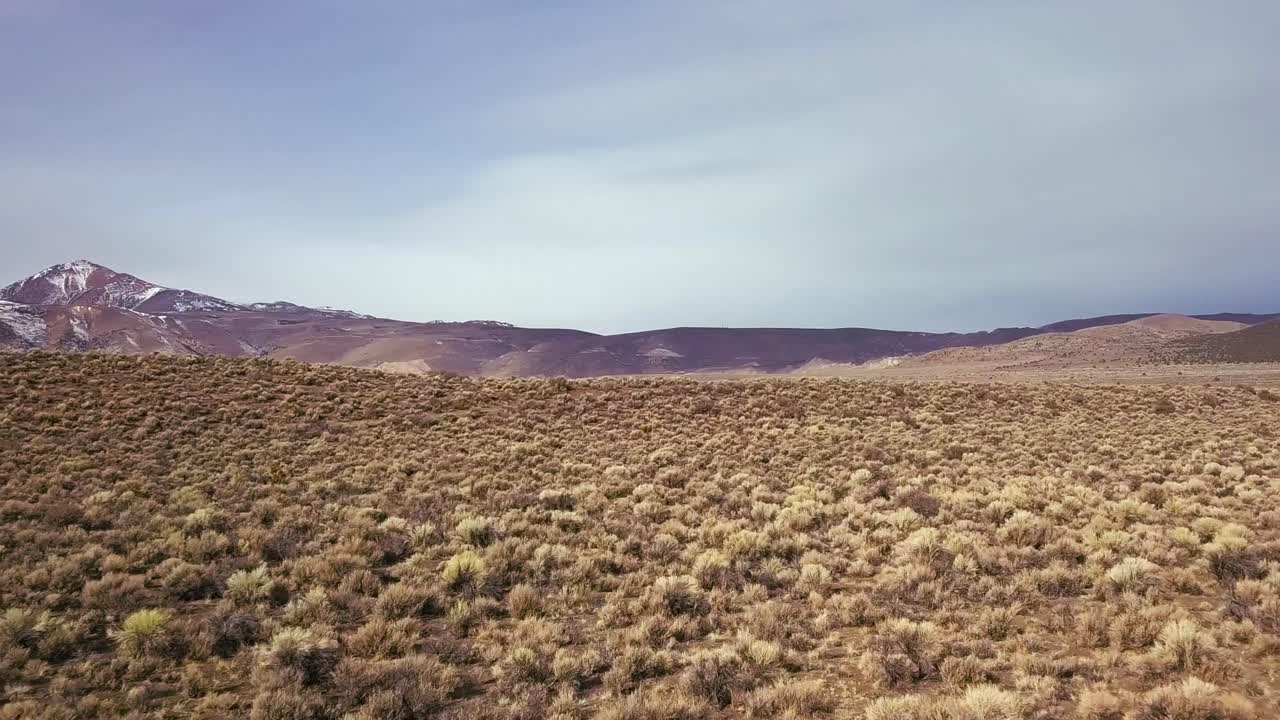 fascinante droneshot sobre el desierto
