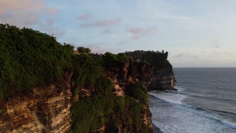 Flying-towards-Uluwatu-temple-in-Bali