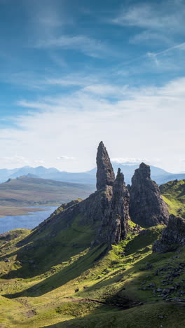 old-man-of-storr-rock-in-isle-of-skye,-scotland-on-sunny-day-in-vertical