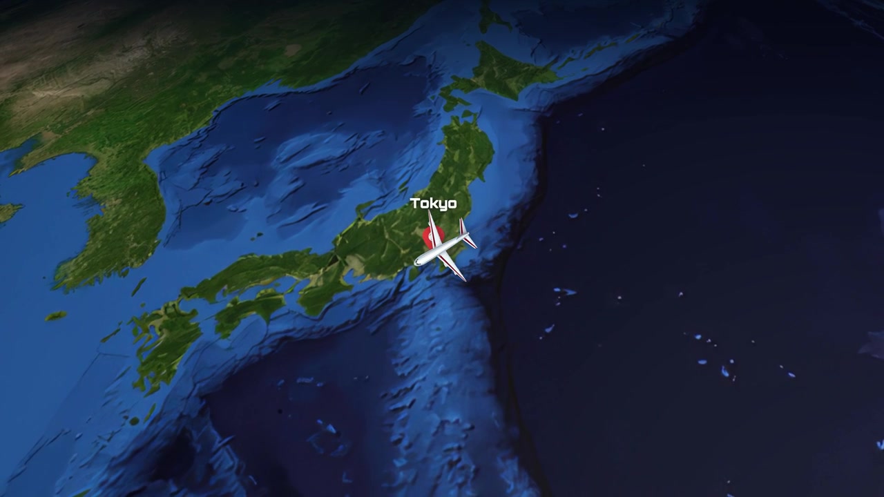 Animacja z widoku satelitarnego śledzi lot samolotu pasażerskiego przez Ocean Spokojny w kierunku Japonii.