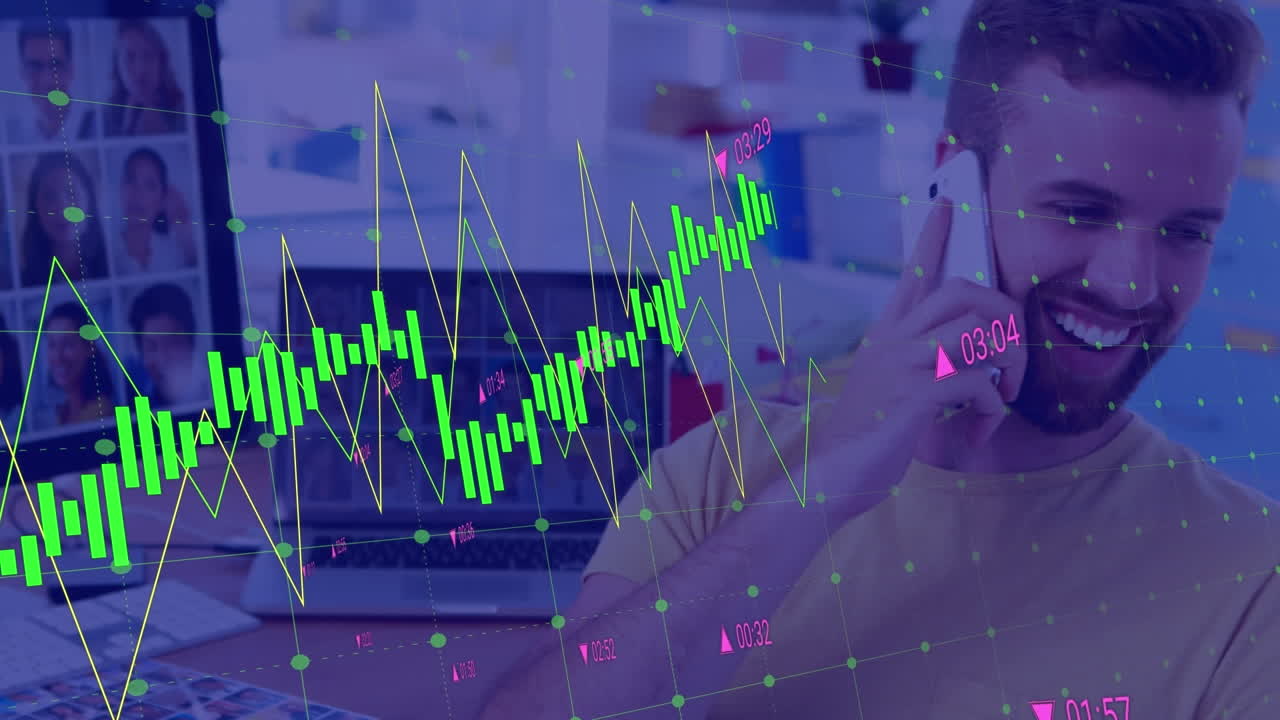 animación del procesamiento de datos financieros sobre el hombre de negocios en el teléfono trabajando en la oficina.
