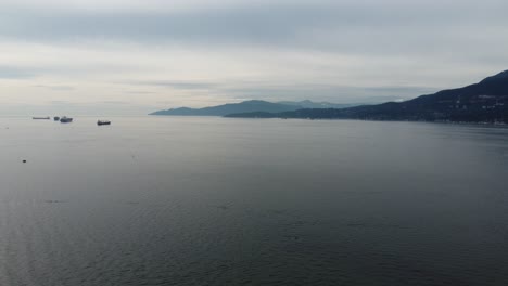 Blick-Auf-Den-Stanley-Park---Burrard-Inlet---Berge