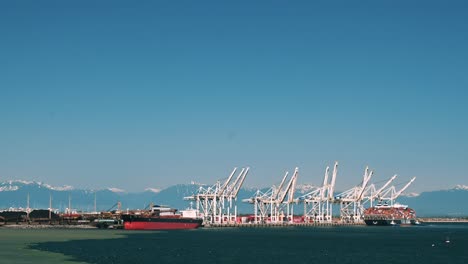 tsawwassen 컨테이너 터미널에서 대량 컨테이너 선박 정박에 대한 최적의 관행