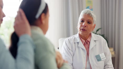 Médico-Maduro,-Niño-Y-Consulta-Médica.