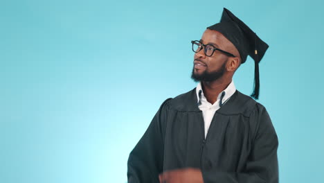 señalando, feliz y cara de hombre graduado
