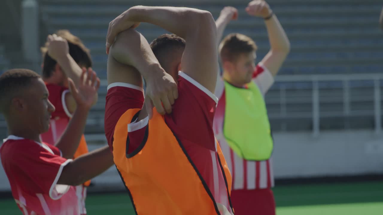 Giocatori di hockey che fanno stretching prima di una partita