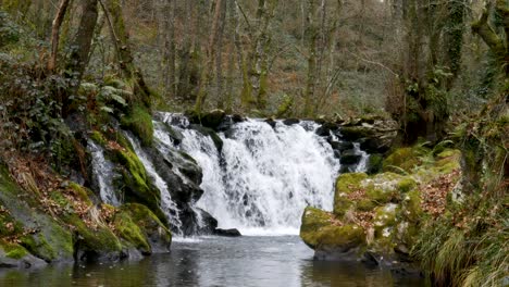 Magnificent-Waterfall,-Fresh-Water-Flowing-Out-Of-Mountains,-Niñodaguia-River,-Spain