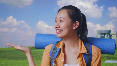 mujer feliz viajera