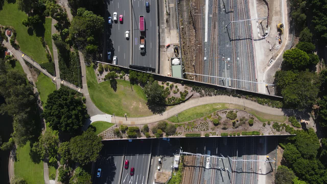 Ponte Verde di Victoria Park che collega il parco al Central Business District di Brisbane. Vista aerea