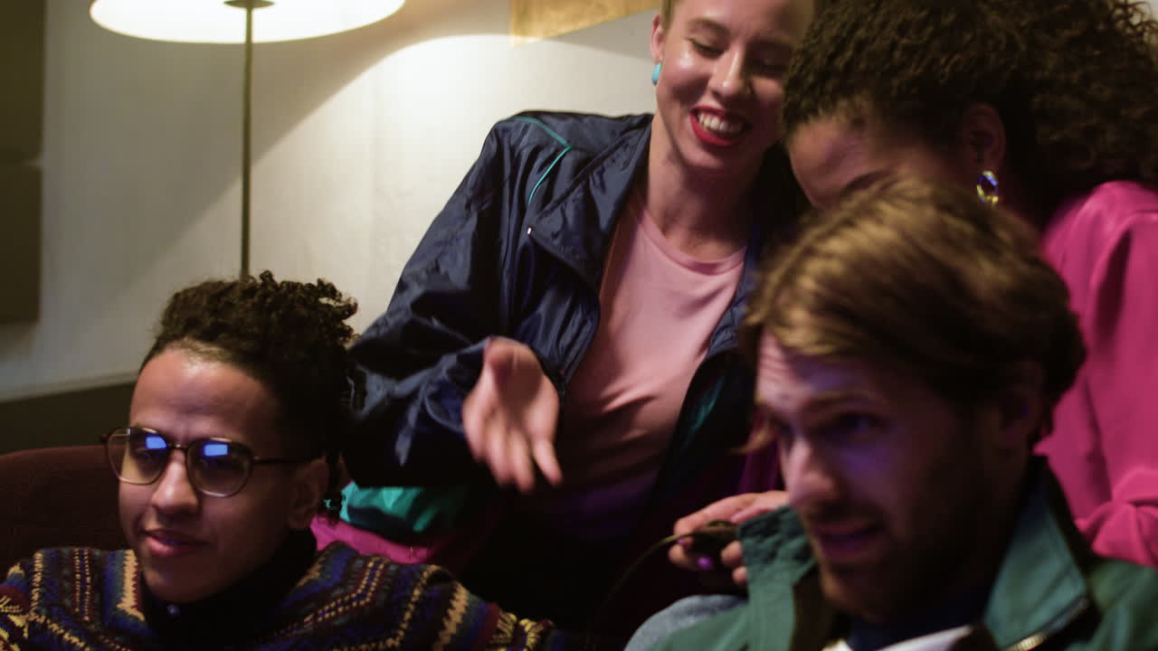 비디오 게임을 하는 사람들