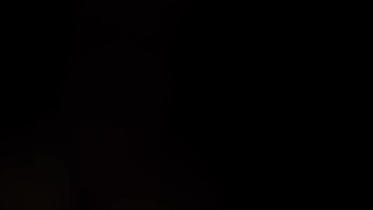 эффект красного светового вспышки на черном фоне