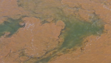 Zu-Beginn-Der-Monsunzeit-In-Südostasien-Fließt-Schlammiges-Wasser-In-Den-Sauberen-Bule-Aqua-River-Mekong