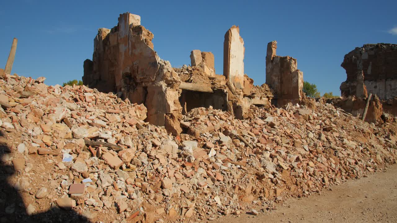 las ruinas de belchite en aragón, españa - toma manual
