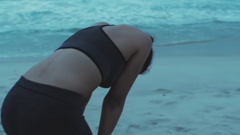 Playa,-Fitness-Y-Mujer-Cansada-De-Correr