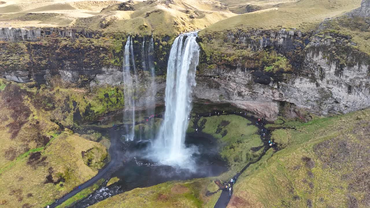 seljalandsfoss, islandia, imágenes aéreas de drones en 4k