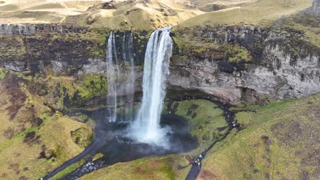 Seljalandsfoss-Island-4k-Drohnenaufnahmen-Luftaufnahme