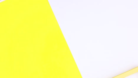 los marcos de las fotos aparecen en el tema blanco amarillo.