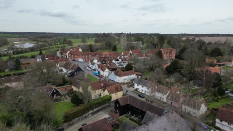 Aufsteigende-Drohne-Aus-Der-Luft,-Hatfield-Broad-Oak-Village,-Essex,-Großbritannien,-4K-Videos