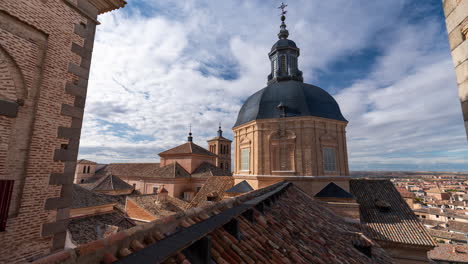 timelapse del horizonte de toledo y la catedral en la ciudad imperial de toledo, españa