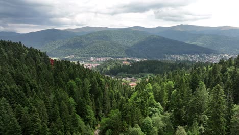 Aerial-footage-of-mountains-and-Brasov,-Romania