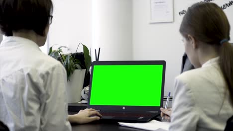 profesionales médicos que colaboran