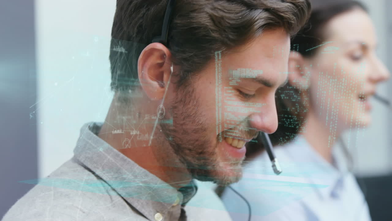 animación del procesamiento de datos sobre trabajadores de oficina que usan auriculares