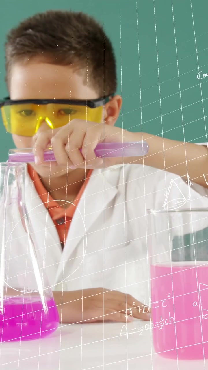 Matematiske ligninger svævende på baggrund af en dreng, der udfører et eksperiment i et laboratorium.