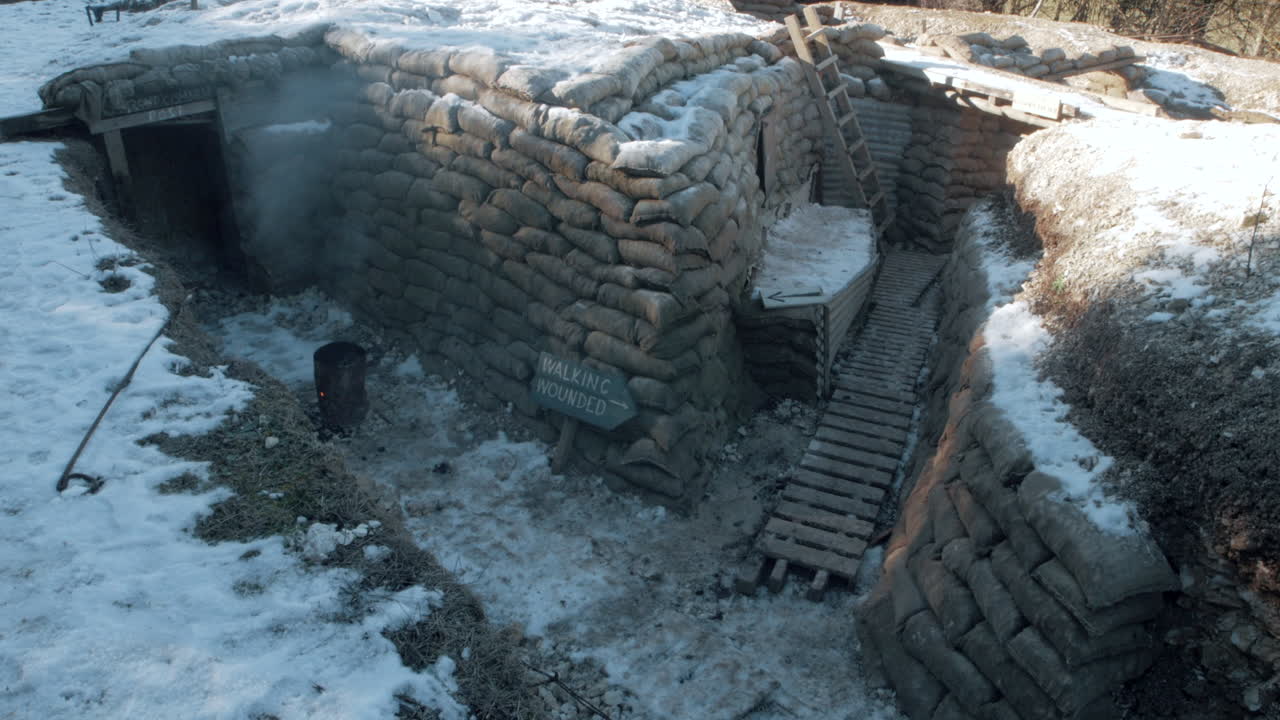 제2차 세계 대전 중 참호에서 ww1 보행 부상 표지판