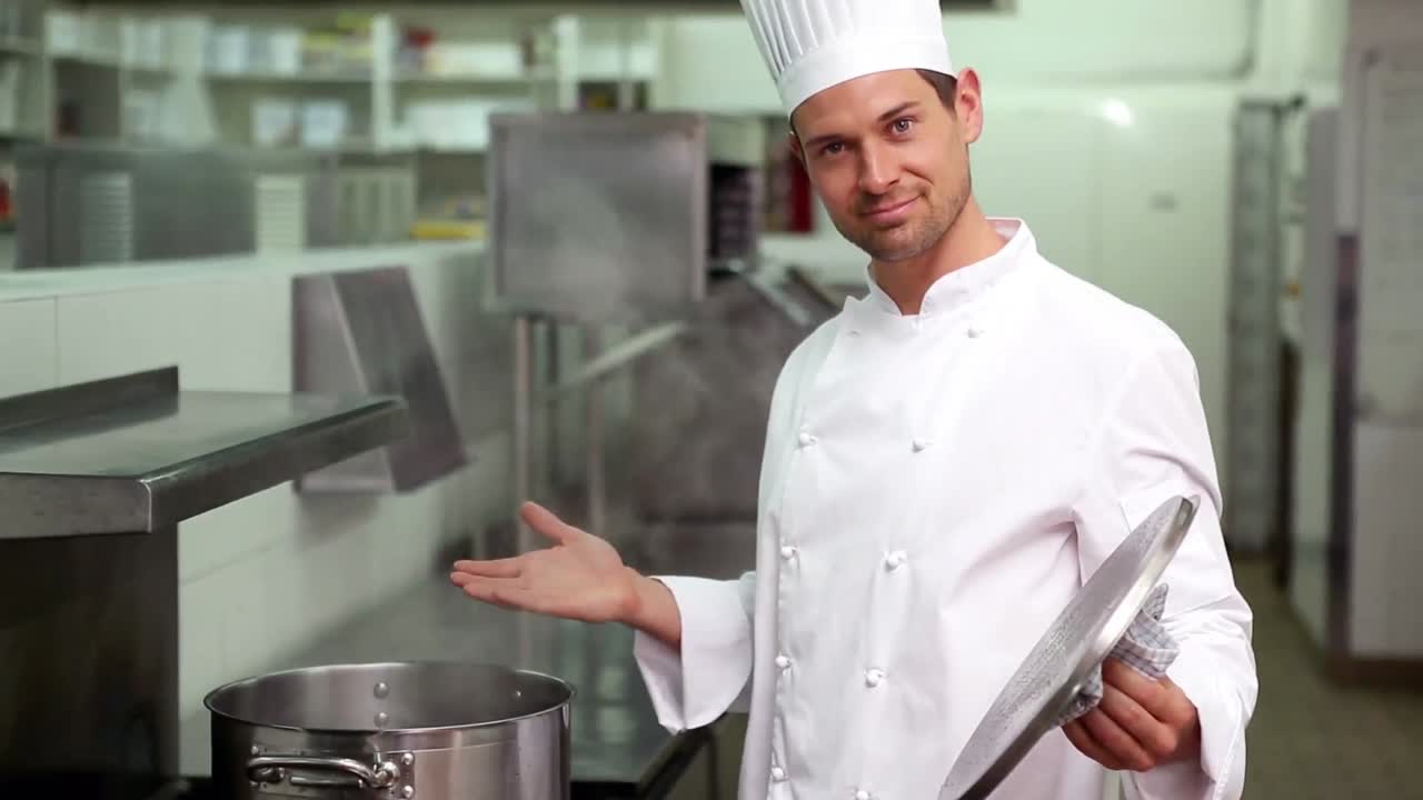 cocinero feliz olor a sartén