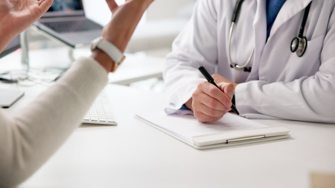 consulta del médico con el paciente