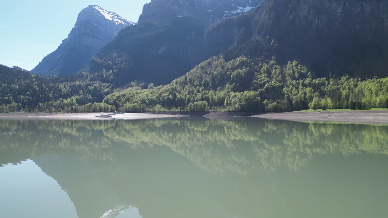 Static shot of Kl&ouml;ntalersee Glarus lake in Switzerland