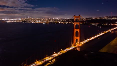 Hyper-Lapse-Drohnen-Golden-Gate-Brücke-Bei-Nacht-Von-Der-Meeresspitze-Aus