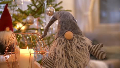 santa claus figure decorations in front of christmas tree, focus shift, sliding left