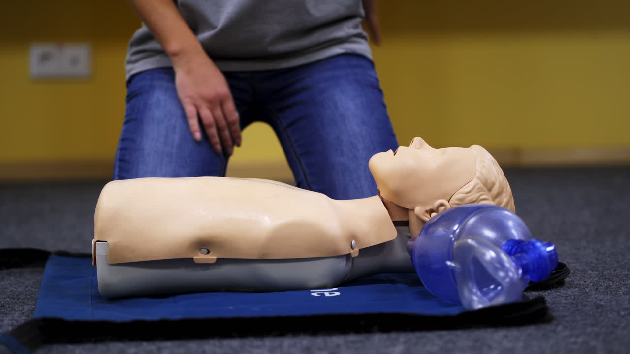 Cardiopulmonary resuscitation training indoors. First aid training of cardiopulmonary resuscitation