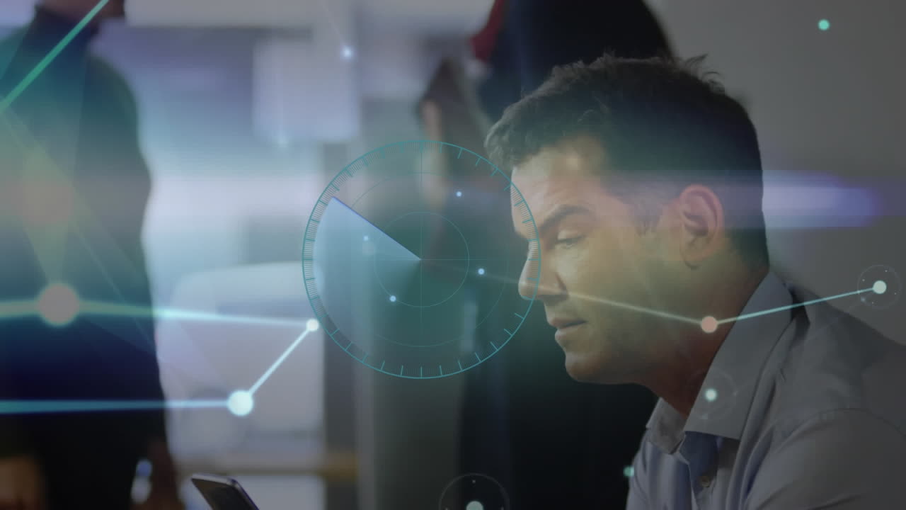 animación de puntos y círculos conectados, hombre caucásico mirando a los socios estrechando la mano en la oficina