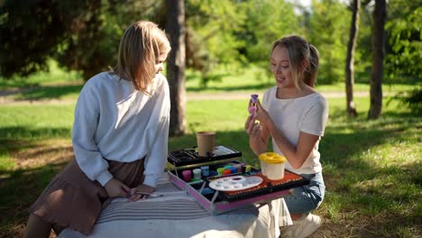 girls painting outdoors