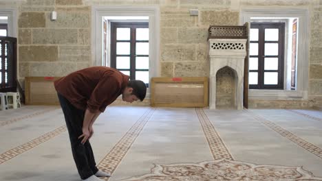 muslim boy bowing