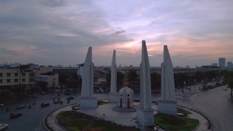 Magischer-Himmel-über-Der-Asiatischen-Thailändischen-Hauptstadt-Bangkok