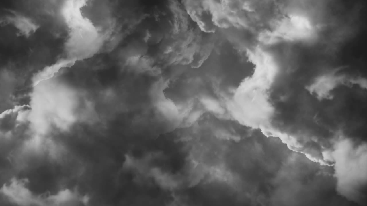 4k thunderstorms that occur in the clouds and thunderbolts