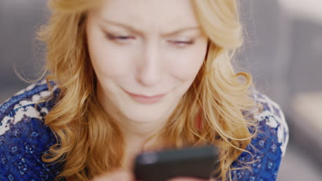 young woman typing a message on a smartphone 1