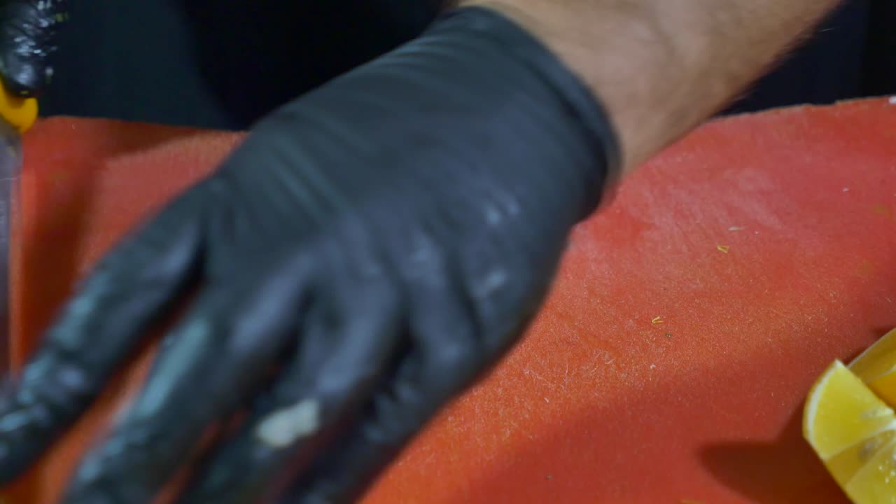 Lemon cutting