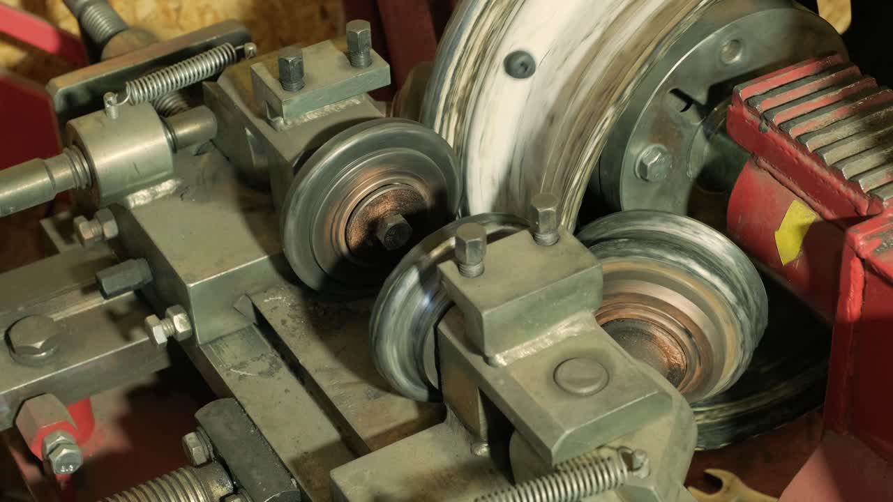 자동차 서비스 및 수리 장비 - 강철 바의 롤링 및 정렬을 위한 타이어 기계 근접