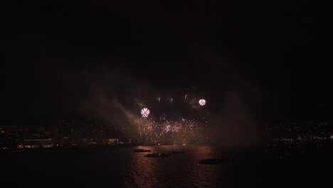 fondo colorido de fuegos artificiales de vacaciones