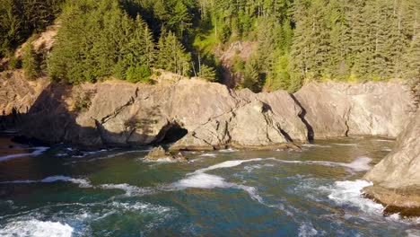 Oregon-Coast-Highway-101-Viewpoint-of-"Natural-Bridge"-rock-formations