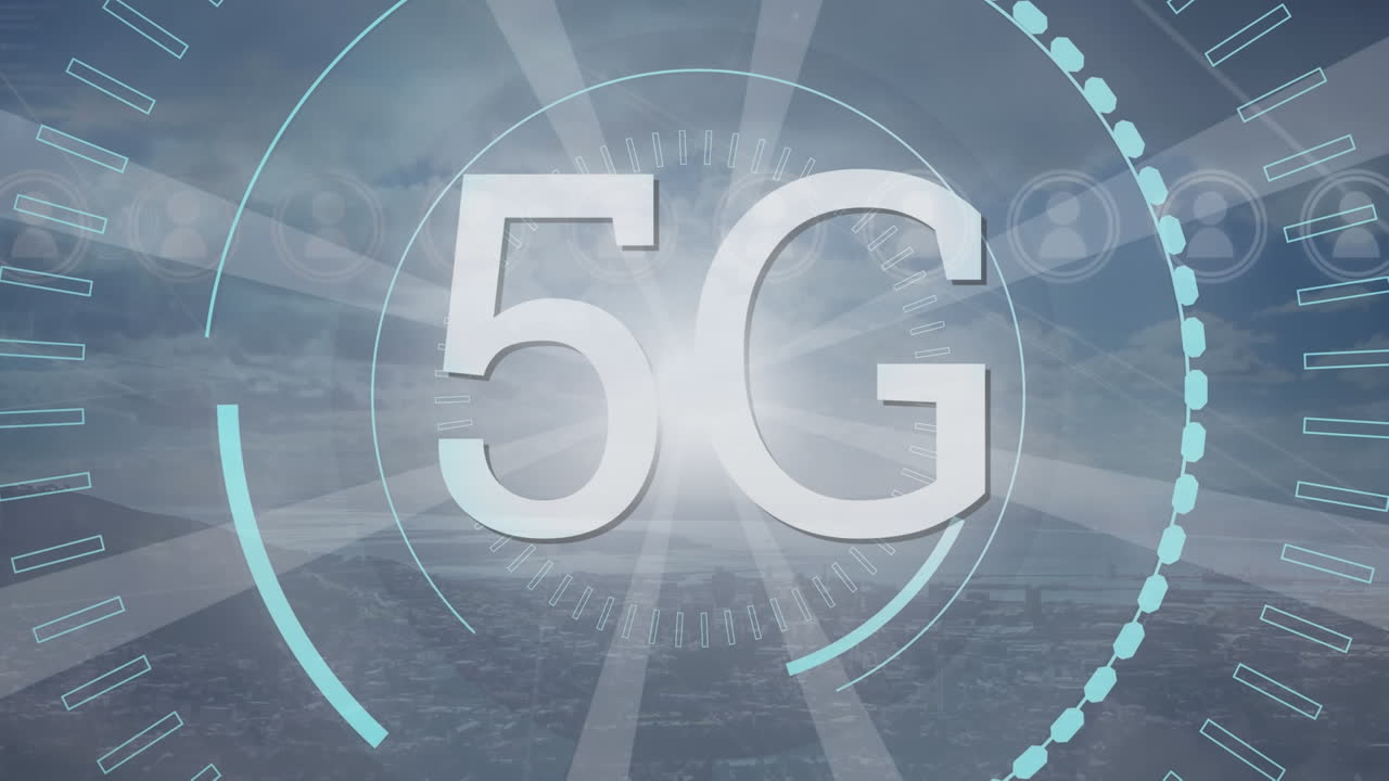 animazione di testo 5g su cerchi di carico contro la vista aerea della città moderna sullo sfondo