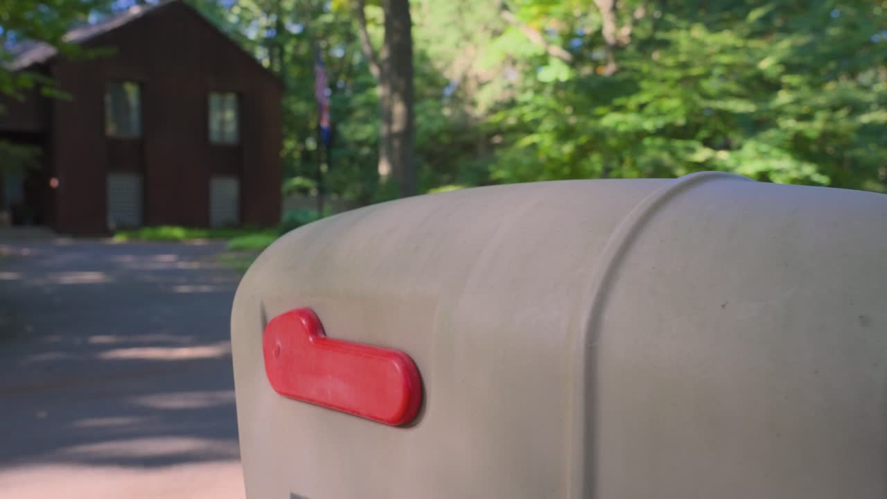 Close up look at the plastic flag on a mailbox